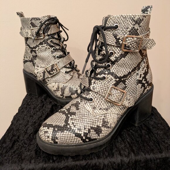 Snakeskin Faux leather heeled boots - Picture 1 of 10